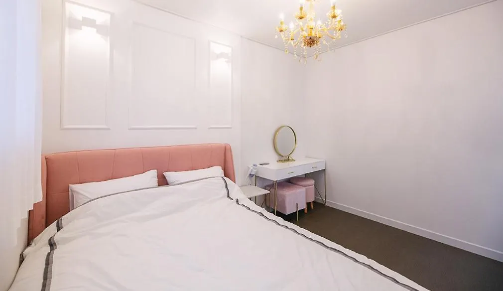 Homechee Poolvilla Jeju
